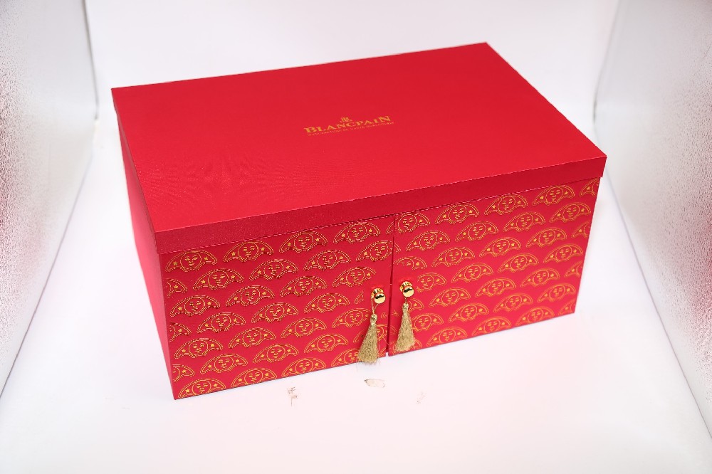 廣州包裝盒印刷廠- 專業(yè)印刷 以客戶為中心 文案5： 我們廣州包裝盒印刷廠引以為傲的是提供以客戶為中心的專業(yè)印刷服務(wù)。我們的目標(biāo)是要改善客戶的商業(yè)價值和品牌影響力。聯(lián)系我們了解更多詳情。